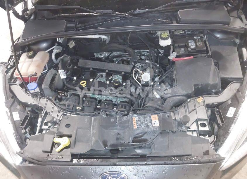 Photo 10 of 2018 Ford Focus SE (VIN 1FADP3F22JL298144)