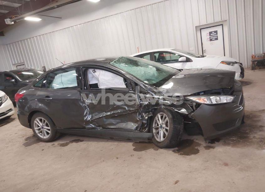Photo 13 of 2018 Ford Focus SE (VIN 1FADP3F22JL298144)