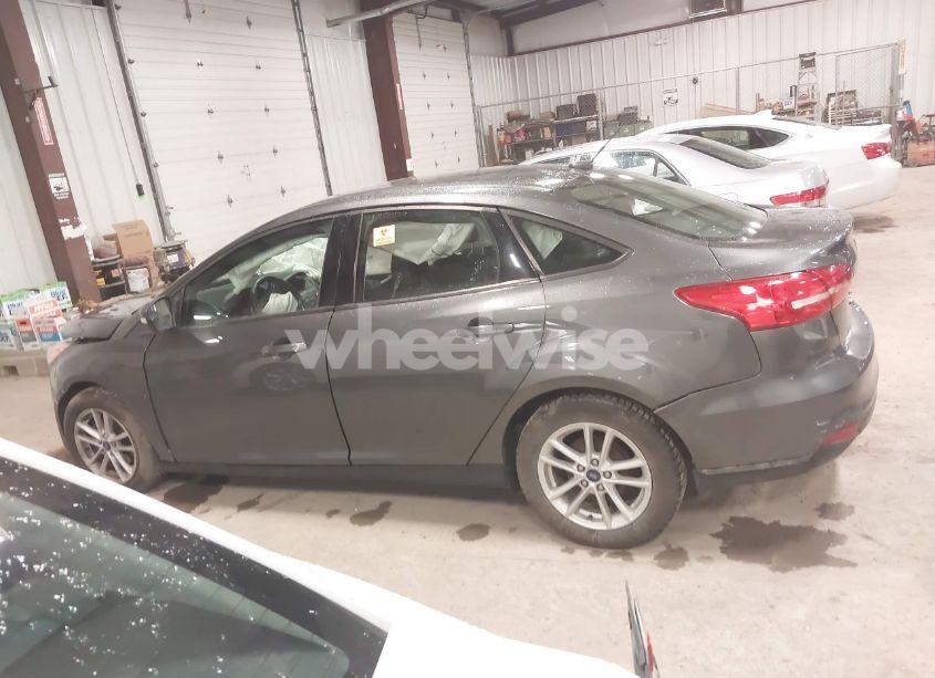 Photo 14 of 2018 Ford Focus SE (VIN 1FADP3F22JL298144)