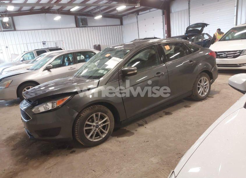 Photo 2 of 2018 Ford Focus SE (VIN 1FADP3F22JL298144)