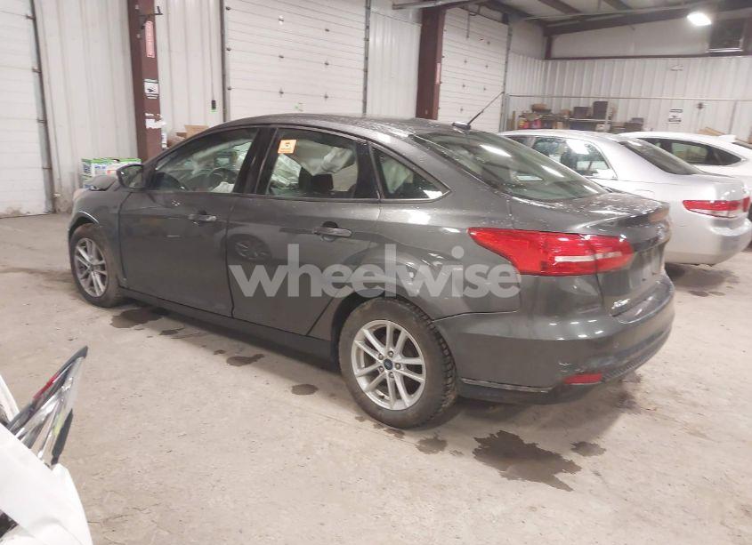 Photo 3 of 2018 Ford Focus SE (VIN 1FADP3F22JL298144)
