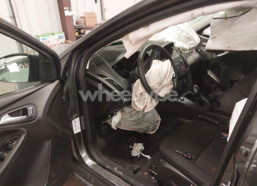 Photo 5 of 2018 Ford Focus SE (VIN 1FADP3F22JL298144)