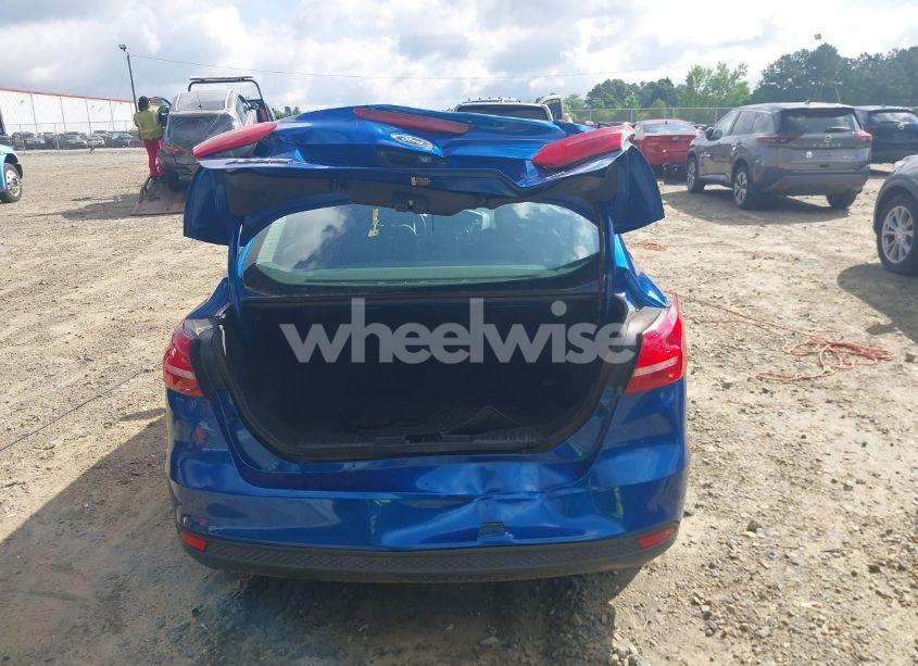 Photo 16 of 2018 Ford Focus SE (VIN 1FADP3F22JL298824)