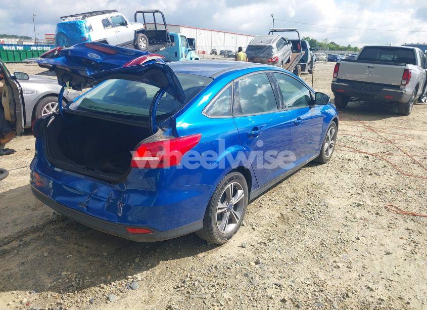 Photo 4 of 2018 Ford Focus SE (VIN 1FADP3F22JL298824)