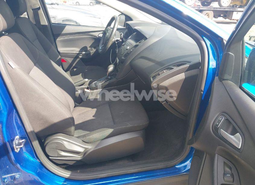 Photo 5 of 2018 Ford Focus SE (VIN 1FADP3F22JL298824)