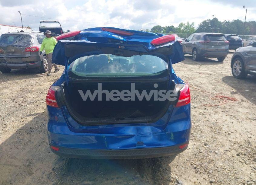 Photo 6 of 2018 Ford Focus SE (VIN 1FADP3F22JL298824)
