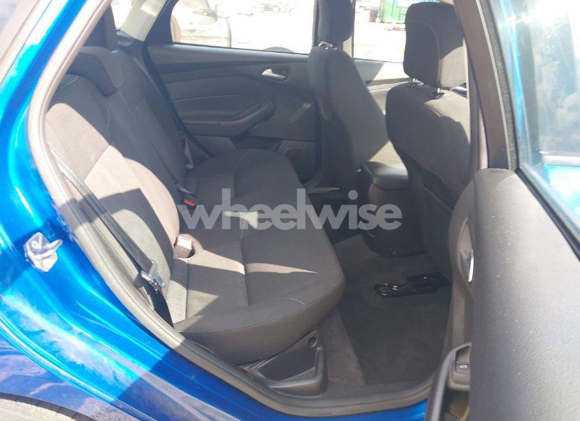 Photo 8 of 2018 Ford Focus SE (VIN 1FADP3F22JL298824)