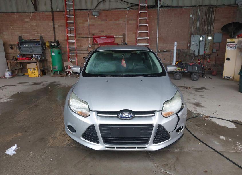 Photo 12 of 2013 Ford Focus SE (VIN 1FADP3F23DL111899)