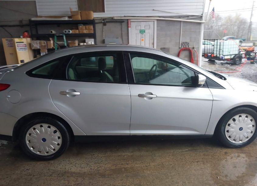 Photo 13 of 2013 Ford Focus SE (VIN 1FADP3F23DL111899)