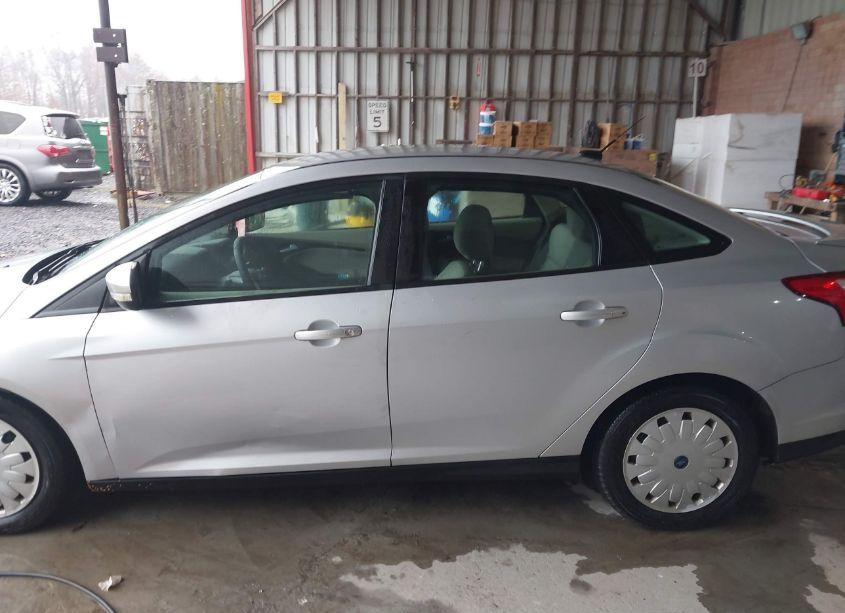Photo 14 of 2013 Ford Focus SE (VIN 1FADP3F23DL111899)