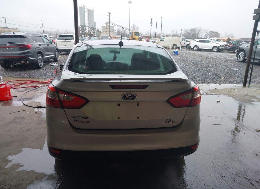 Photo 16 of 2013 Ford Focus SE (VIN 1FADP3F23DL111899)