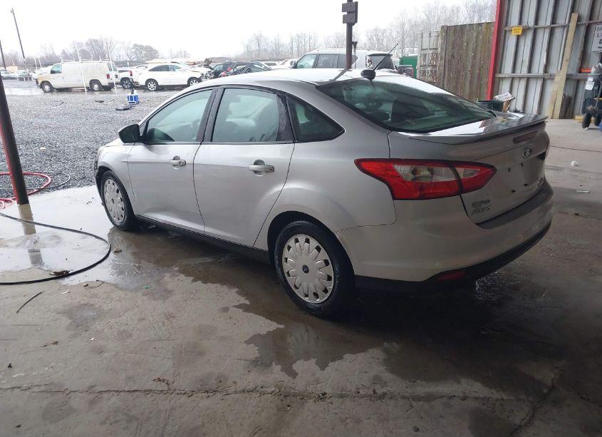Photo 3 of 2013 Ford Focus SE (VIN 1FADP3F23DL111899)