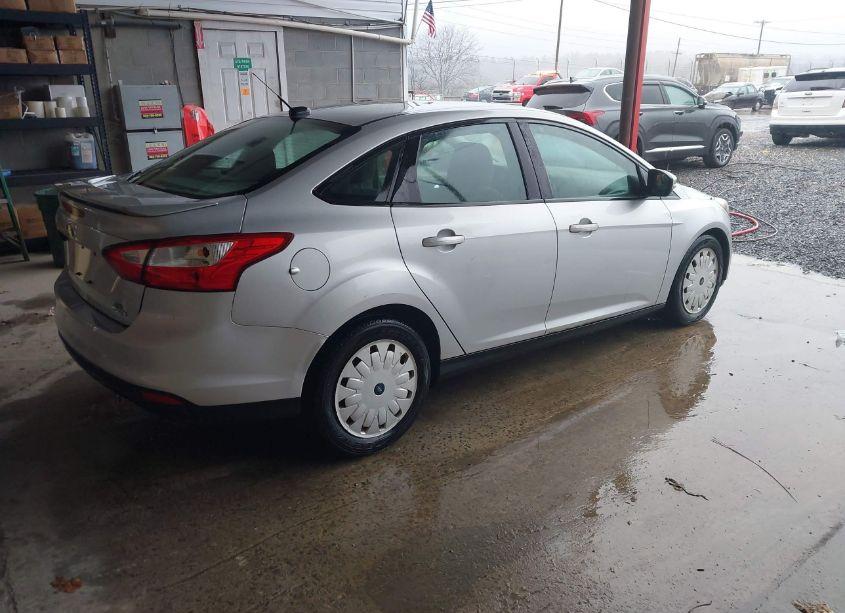 Photo 4 of 2013 Ford Focus SE (VIN 1FADP3F23DL111899)