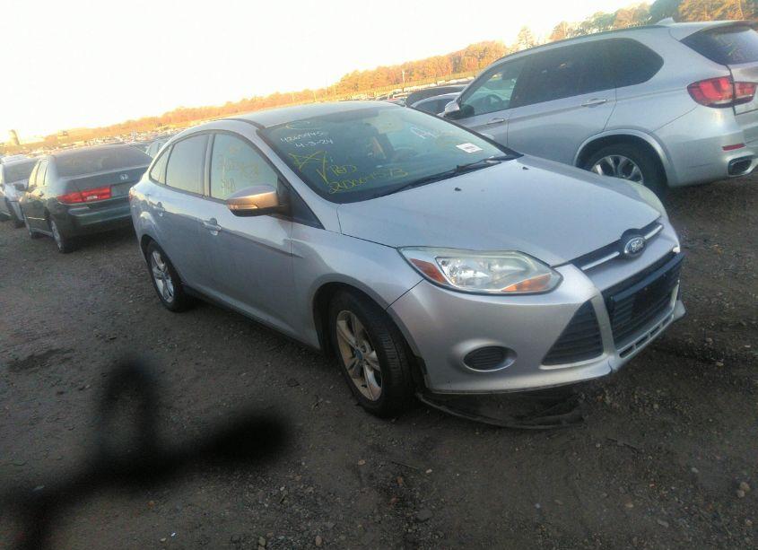 2013 Ford Focus SE (VIN 1FADP3F23DL130288) main photo