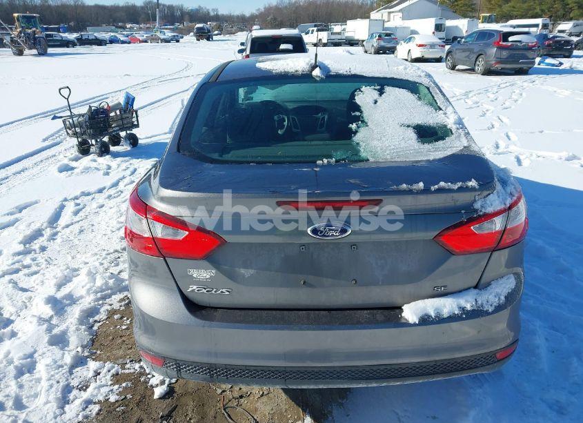 Photo 16 of 2013 Ford Focus SE (VIN 1FADP3F23DL141694)