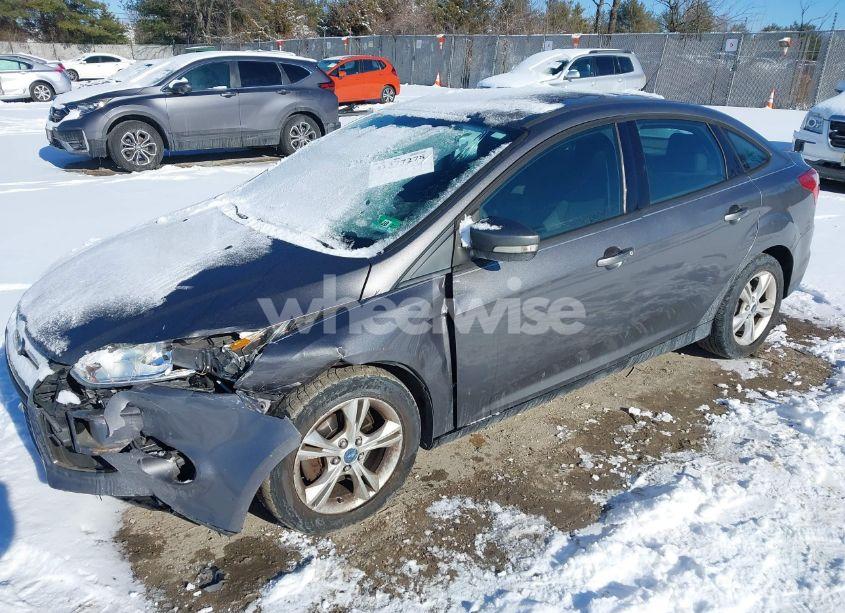 Photo 2 of 2013 Ford Focus SE (VIN 1FADP3F23DL141694)