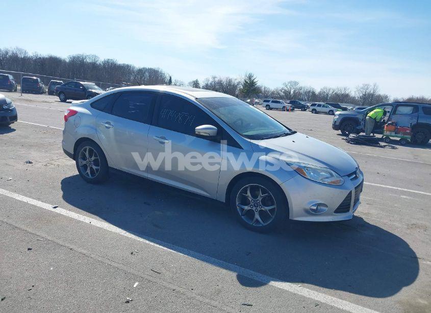 2013 Ford Focus SE (VIN 1FADP3F23DL143638) main photo
