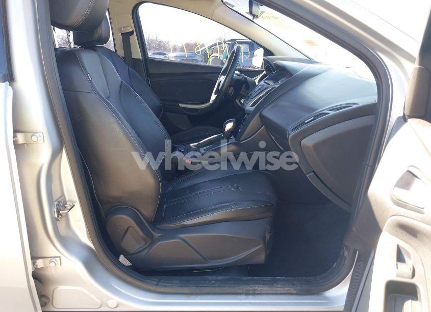 Photo 5 of 2013 Ford Focus SE (VIN 1FADP3F23DL143638)