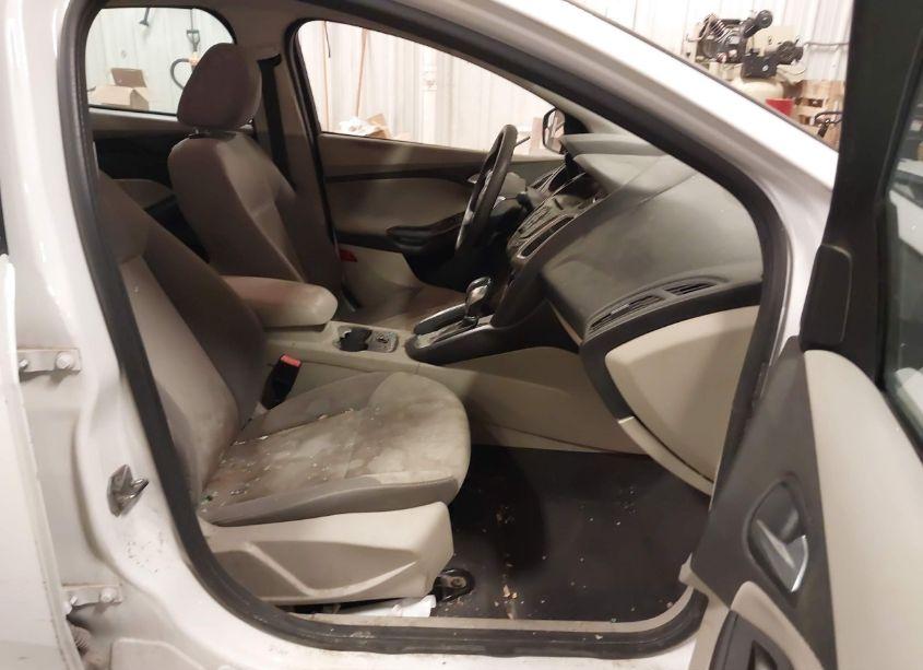 Photo 5 of 2013 Ford Focus SE (VIN 1FADP3F23DL200663)