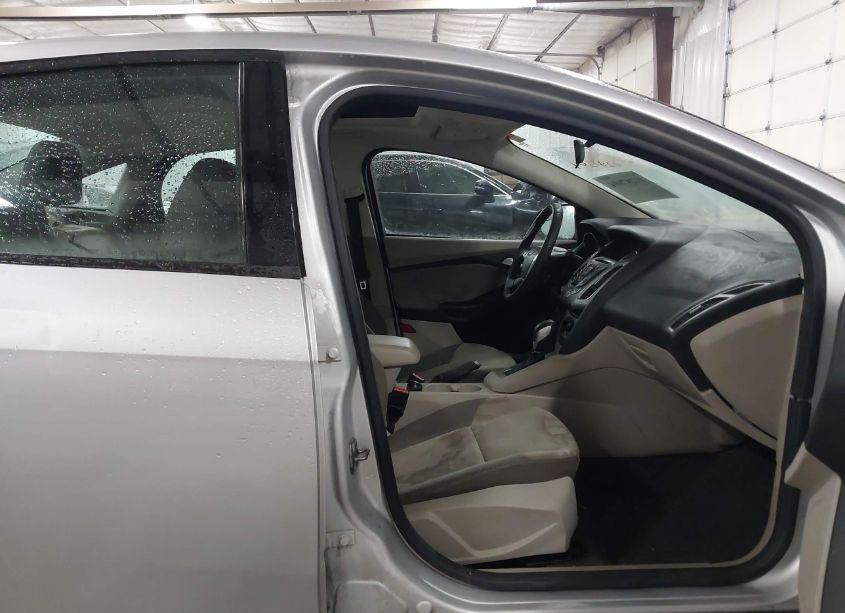 Photo 5 of 2013 Ford Focus SE (VIN 1FADP3F23DL235137)