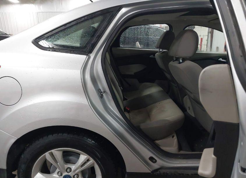Photo 8 of 2013 Ford Focus SE (VIN 1FADP3F23DL235137)