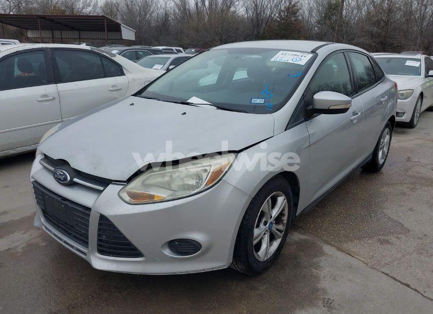 Photo 2 of 2013 Ford Focus SE (VIN 1FADP3F23DL266730)