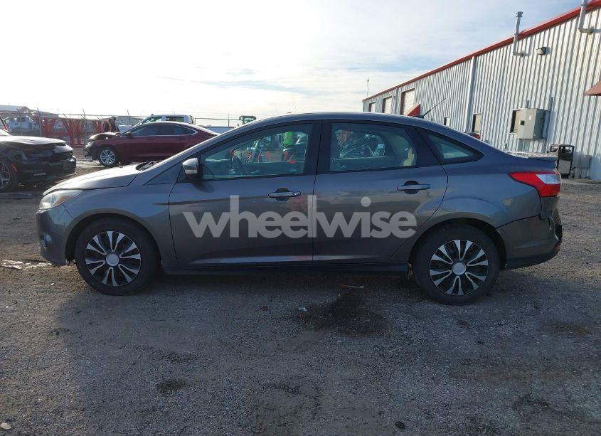 Photo 14 of 2013 Ford Focus SE (VIN 1FADP3F23DL296522)