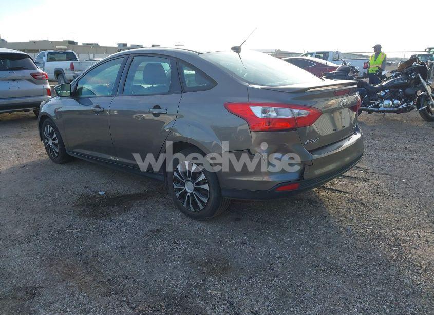 Photo 3 of 2013 Ford Focus SE (VIN 1FADP3F23DL296522)