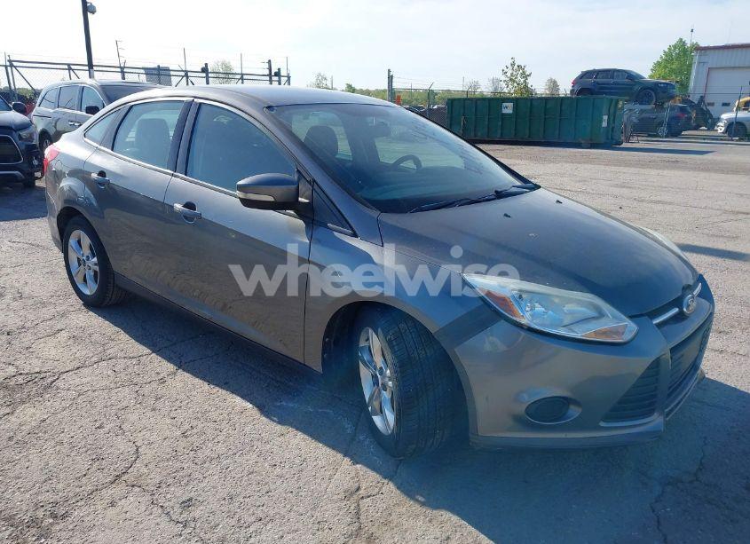 2013 Ford Focus SE (VIN 1FADP3F23DL321046) main photo