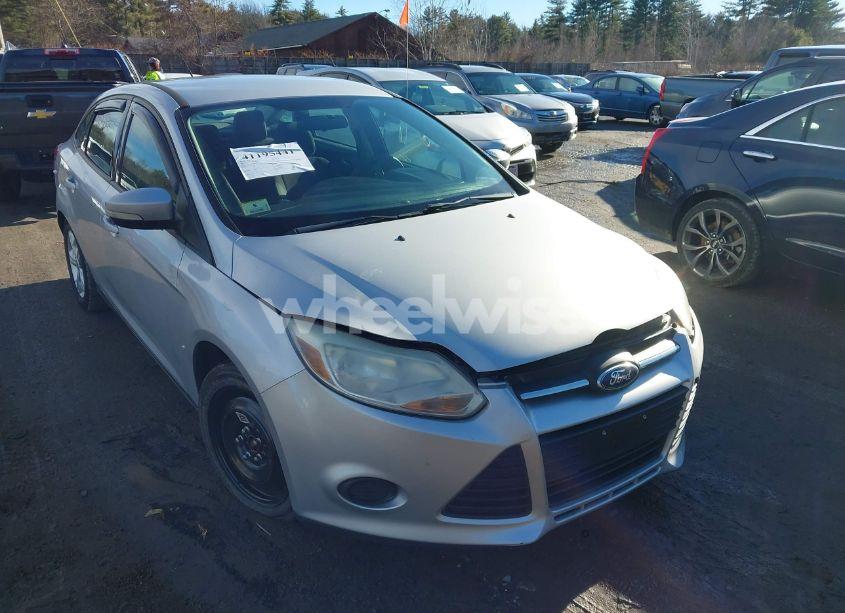 2013 Ford Focus SE (VIN 1FADP3F23DL326568) main photo