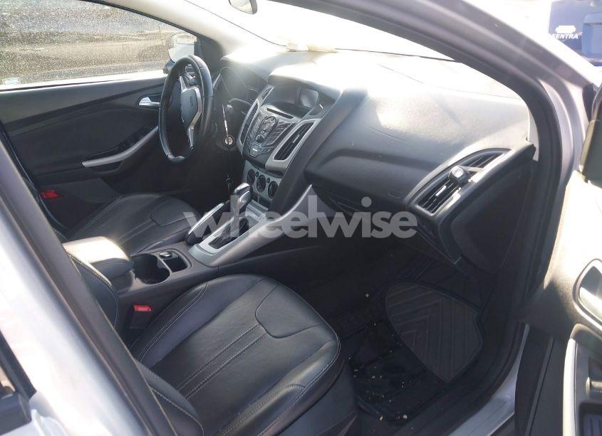 Photo 5 of 2013 Ford Focus SE (VIN 1FADP3F23DL343077)