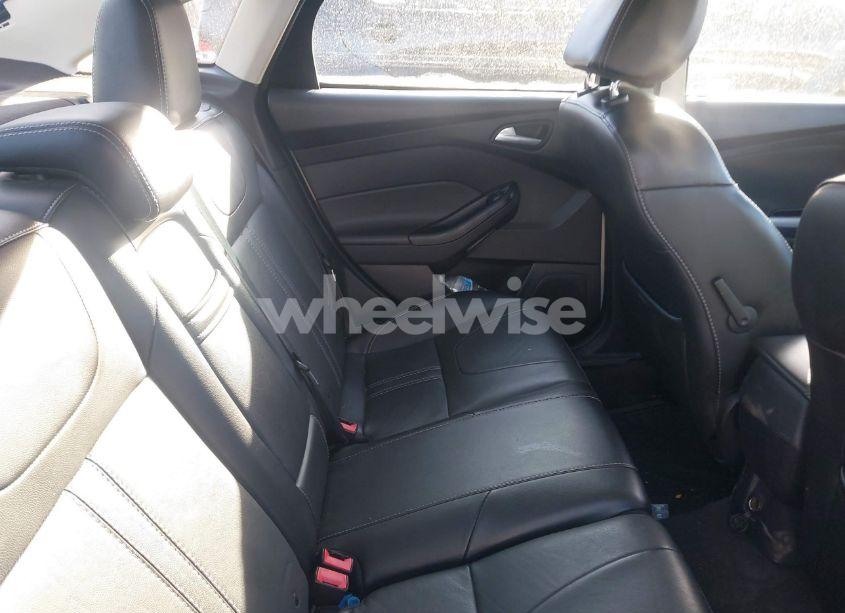 Photo 8 of 2013 Ford Focus SE (VIN 1FADP3F23DL343077)