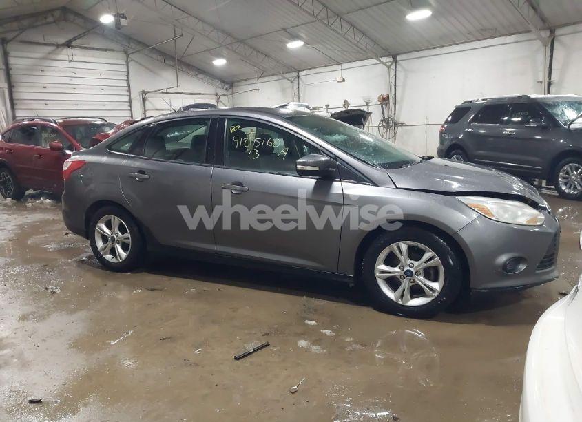 2013 Ford Focus SE (VIN 1FADP3F23DL361577) main photo