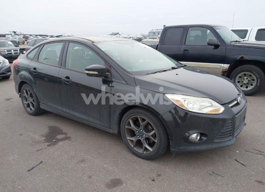 2013 Ford Focus SE (VIN 1FADP3F23DL381859) main photo