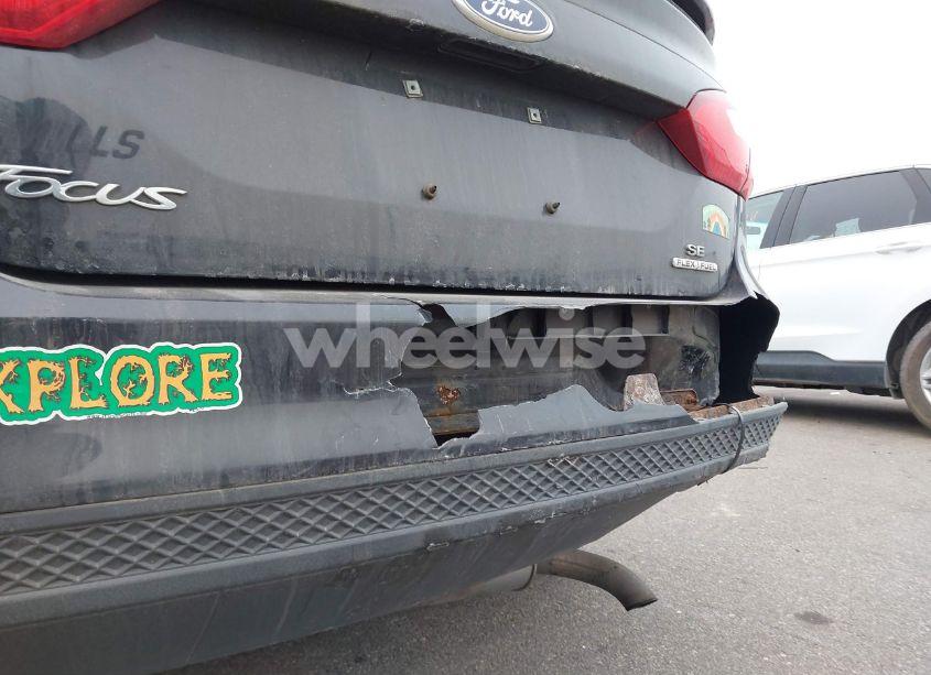 Photo 12 of 2013 Ford Focus SE (VIN 1FADP3F23DL381859)