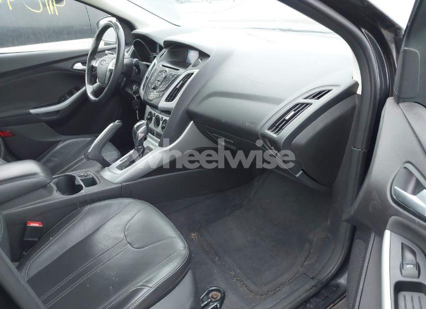 Photo 5 of 2013 Ford Focus SE (VIN 1FADP3F23DL381859)