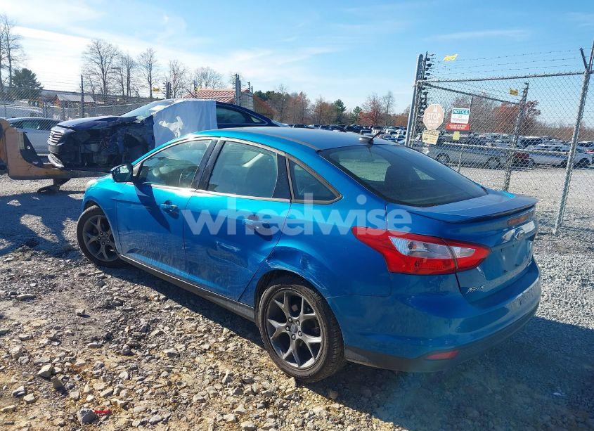 Photo 3 of 2014 Ford Focus SE (VIN 1FADP3F23EL115730)