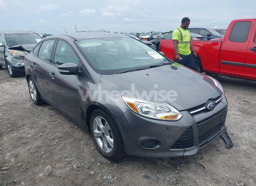 2014 Ford Focus SE (VIN 1FADP3F23EL121334) main photo