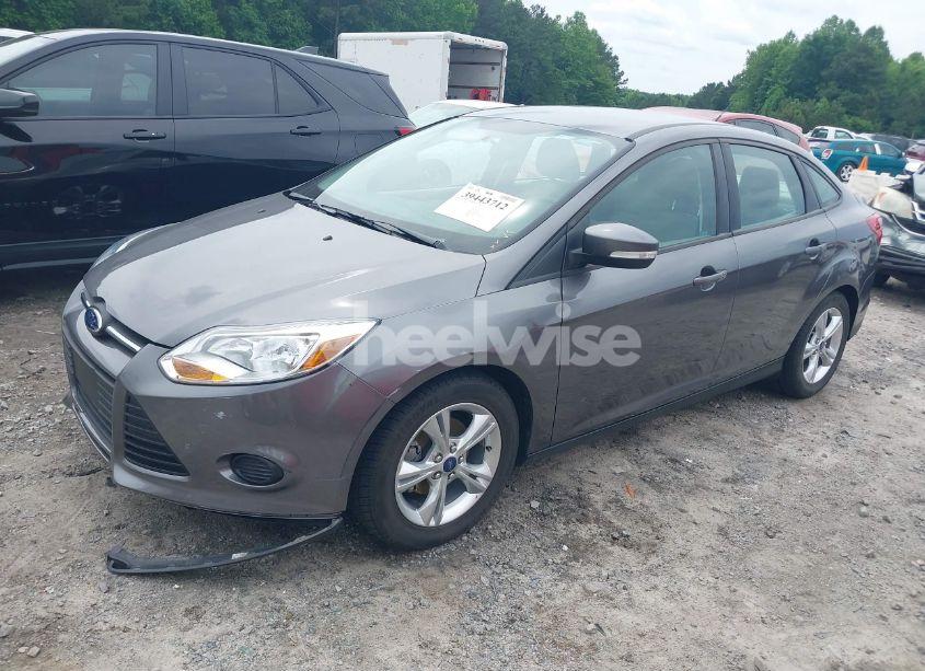 Photo 2 of 2014 Ford Focus SE (VIN 1FADP3F23EL121334)