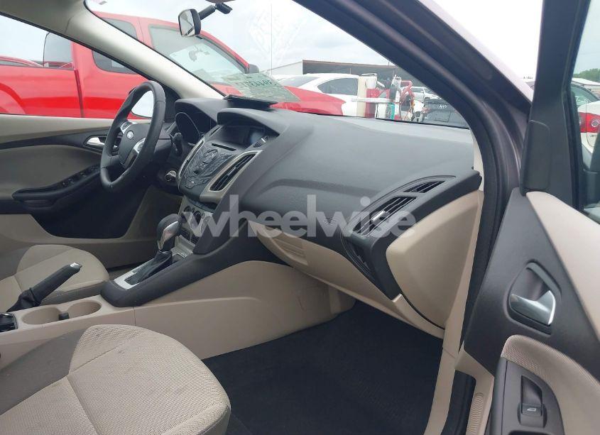 Photo 5 of 2014 Ford Focus SE (VIN 1FADP3F23EL121334)