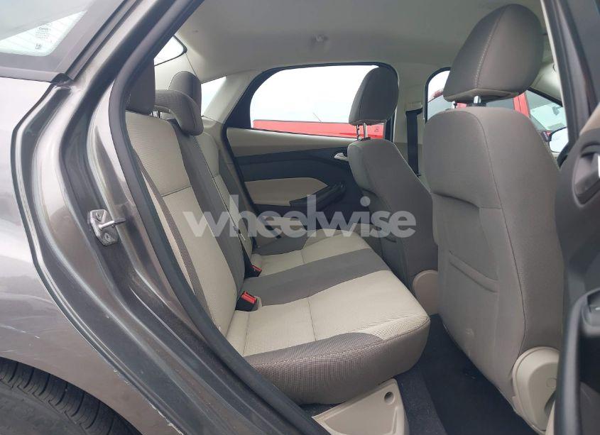 Photo 8 of 2014 Ford Focus SE (VIN 1FADP3F23EL121334)