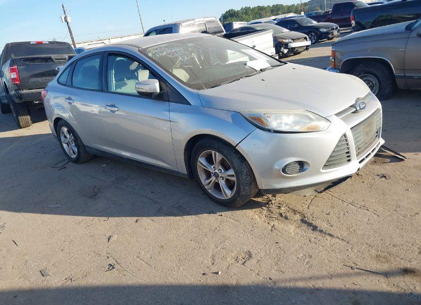 2014 Ford Focus SE (VIN 1FADP3F23EL122998) main photo