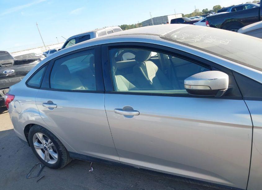 Photo 13 of 2014 Ford Focus SE (VIN 1FADP3F23EL122998)