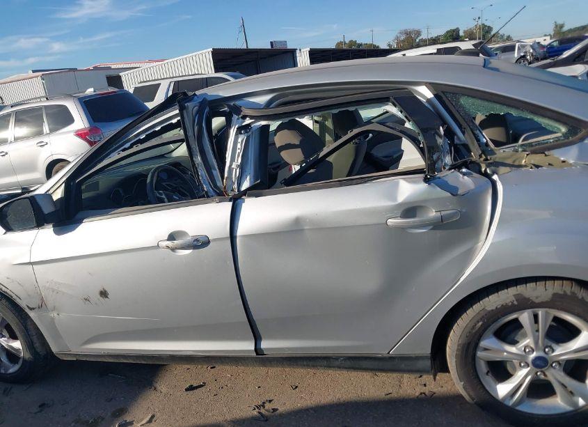 Photo 14 of 2014 Ford Focus SE (VIN 1FADP3F23EL122998)