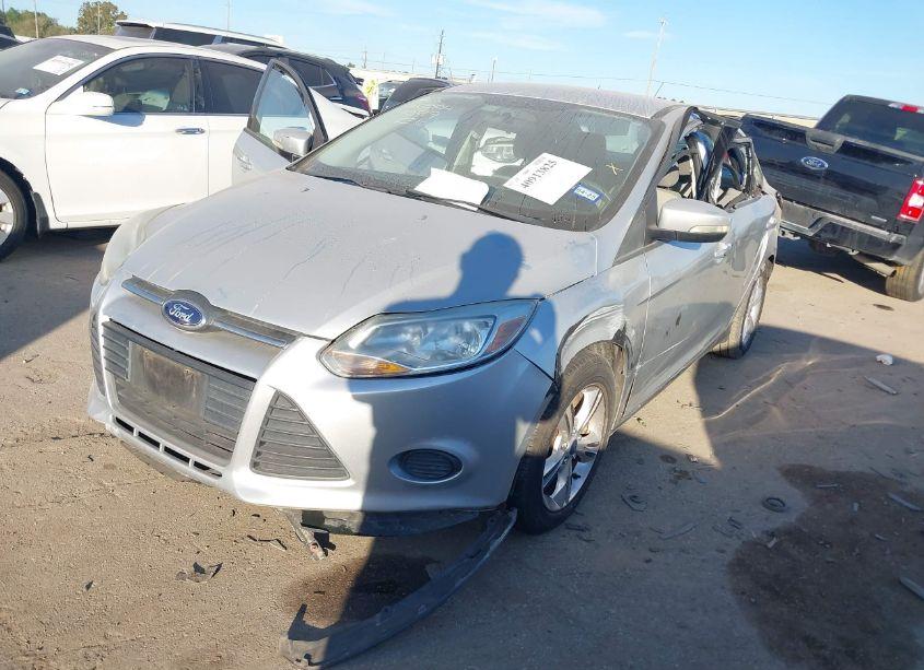 Photo 2 of 2014 Ford Focus SE (VIN 1FADP3F23EL122998)