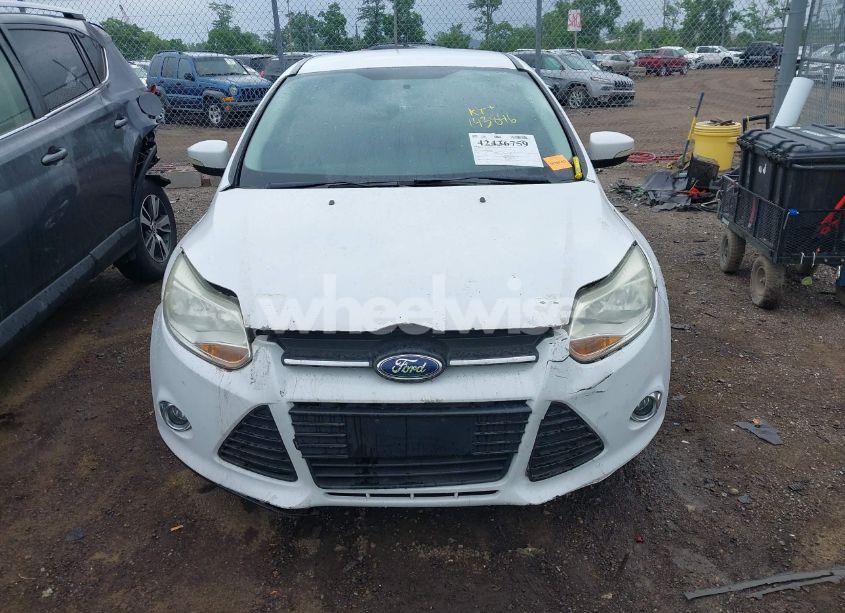 Photo 12 of 2014 Ford Focus SE (VIN 1FADP3F23EL154642)