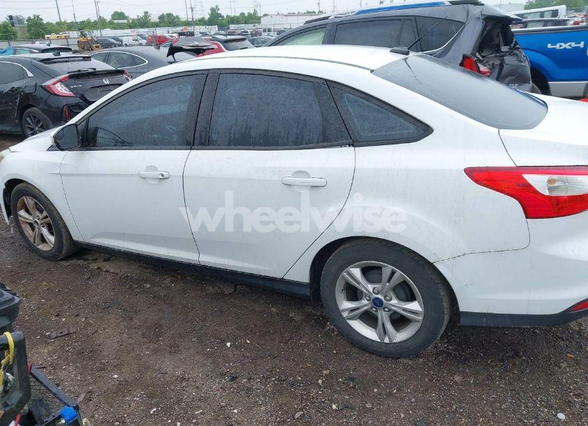 Photo 14 of 2014 Ford Focus SE (VIN 1FADP3F23EL154642)