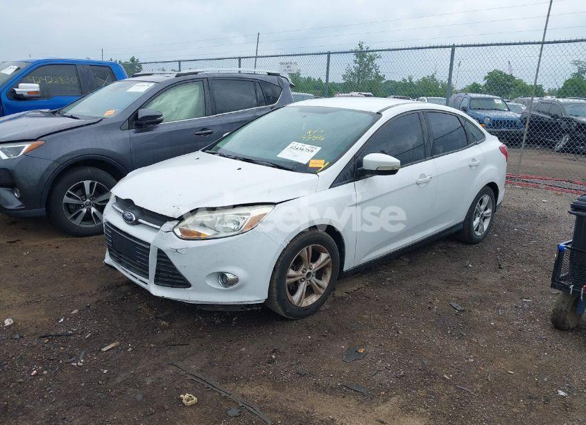 Photo 2 of 2014 Ford Focus SE (VIN 1FADP3F23EL154642)