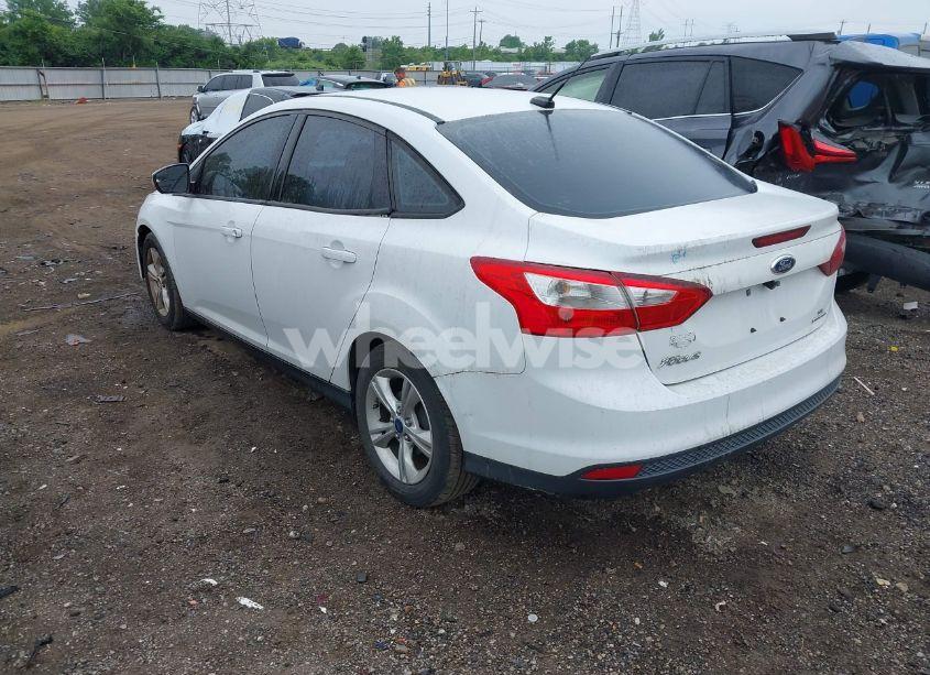 Photo 3 of 2014 Ford Focus SE (VIN 1FADP3F23EL154642)