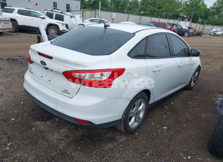 Photo 4 of 2014 Ford Focus SE (VIN 1FADP3F23EL154642)